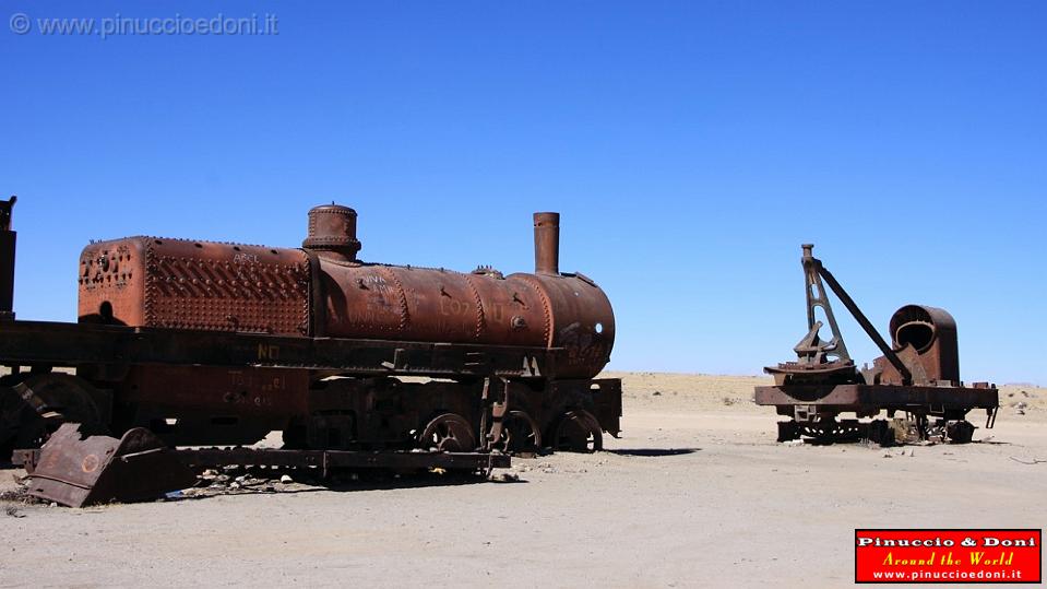 BOLIVIA - Uyuni - Cimitero delle locomotive - 07.jpg